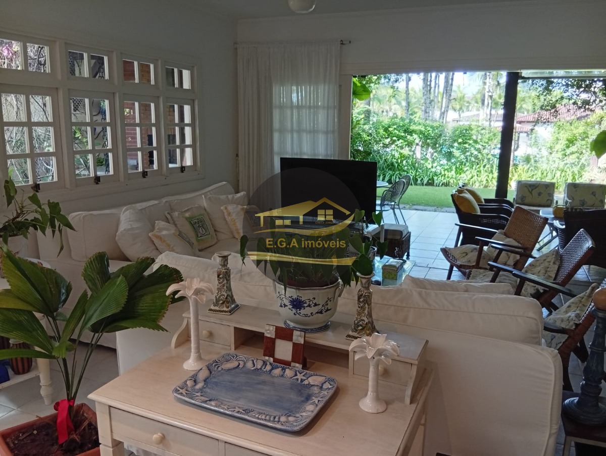 Casa Praia da Baleia 100 metros da praia oportunidade.
