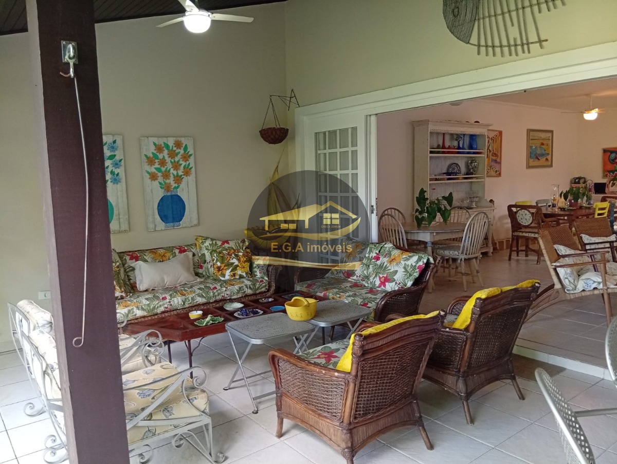 Casa Praia da Baleia 100 metros da praia oportunidade.