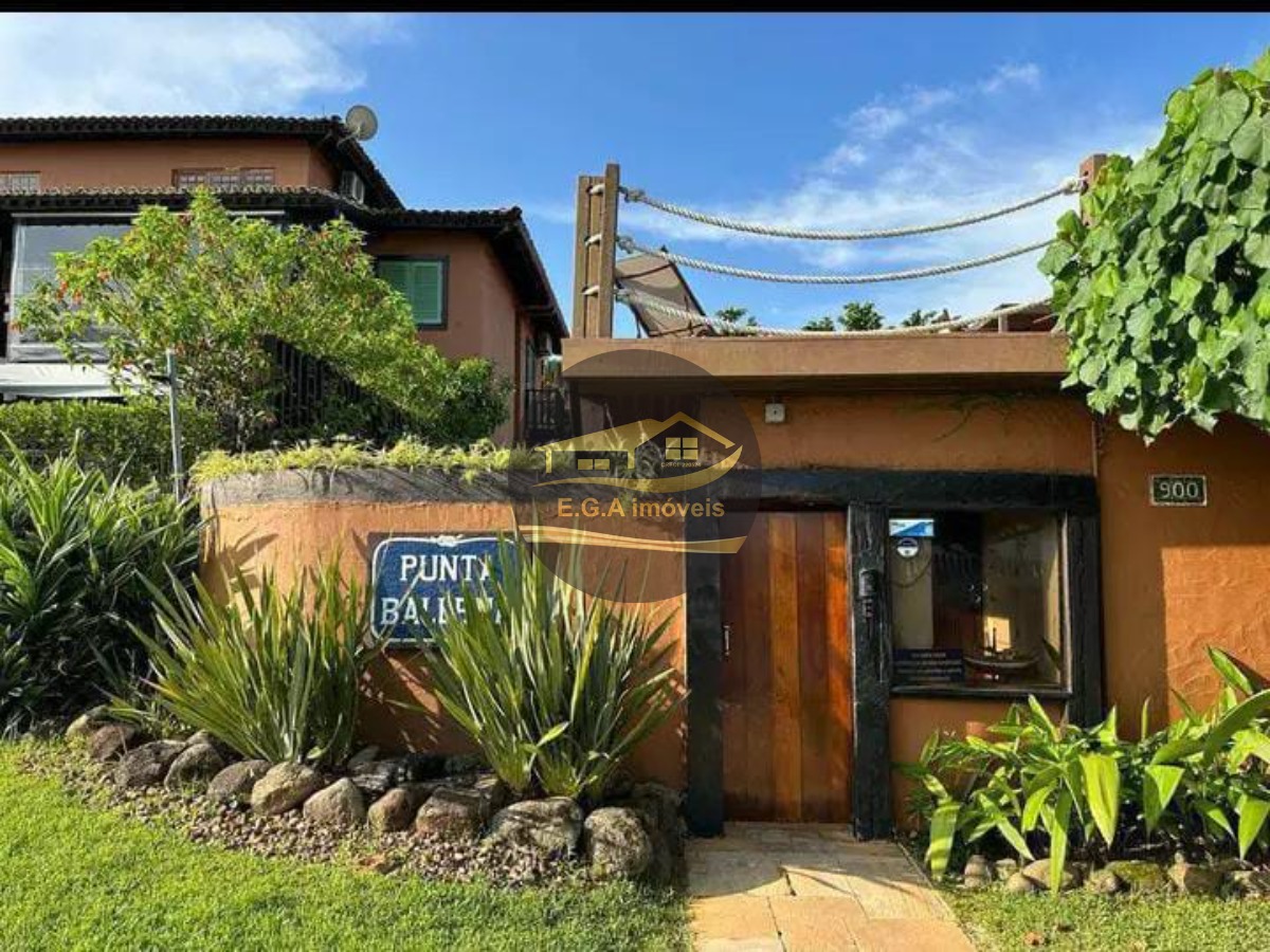 Casa na praia da baleia condomínio
