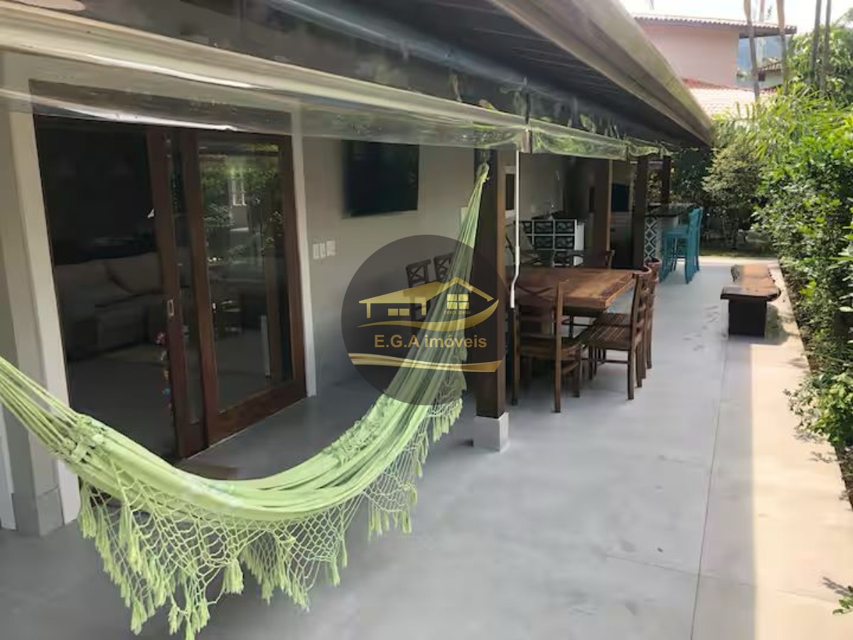 Casa em Condomínio na Praia de Maresias 200mts do Mar