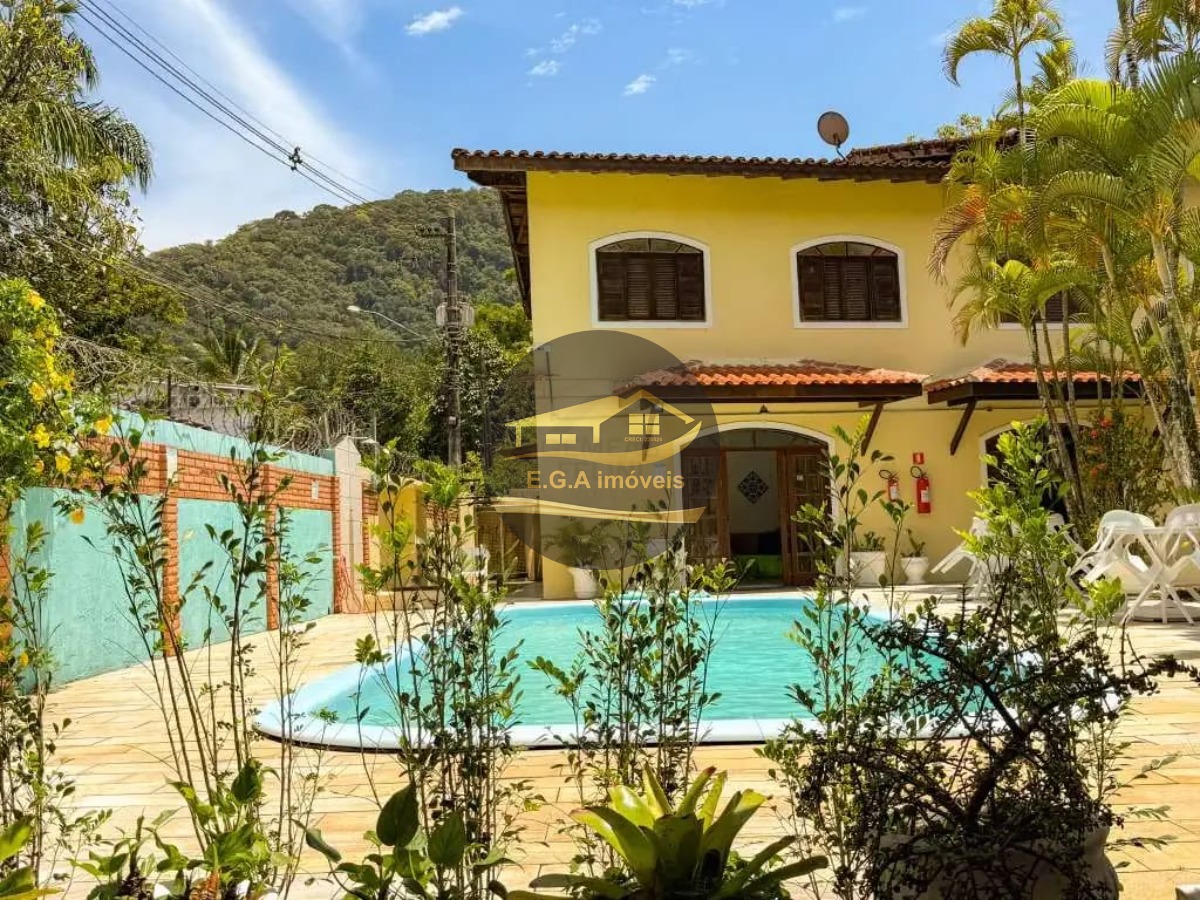 Casa em Condomínio 250 mts praia apé
