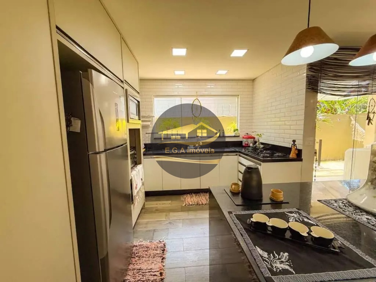 Casa em Condomínio 250 mts praia apé