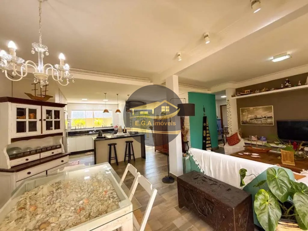 Casa em Condomínio 250 mts praia apé