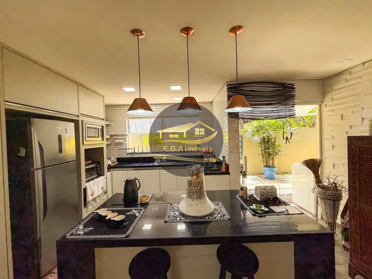 Casa em Condomínio 250 mts praia apé