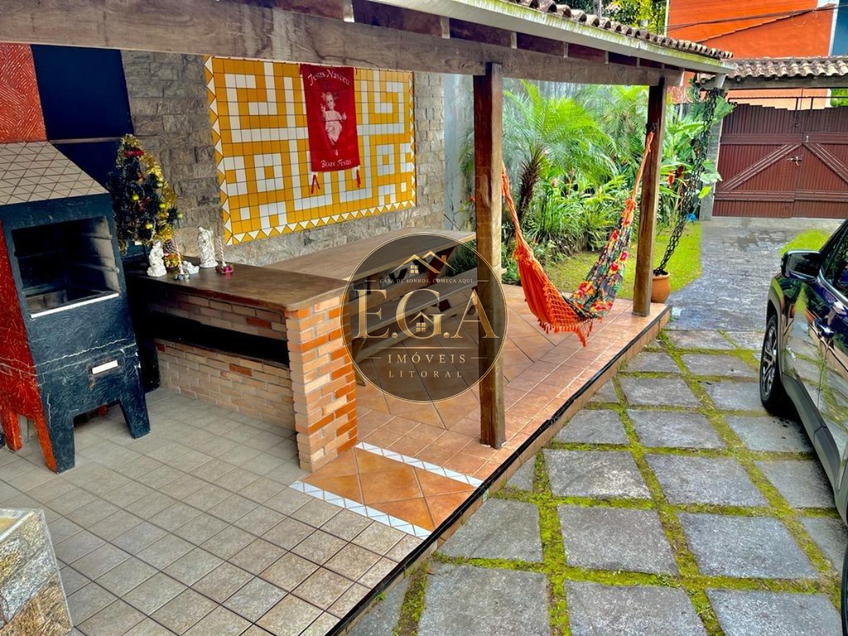 Casa na praia de boiçucanga -sp 120 da água