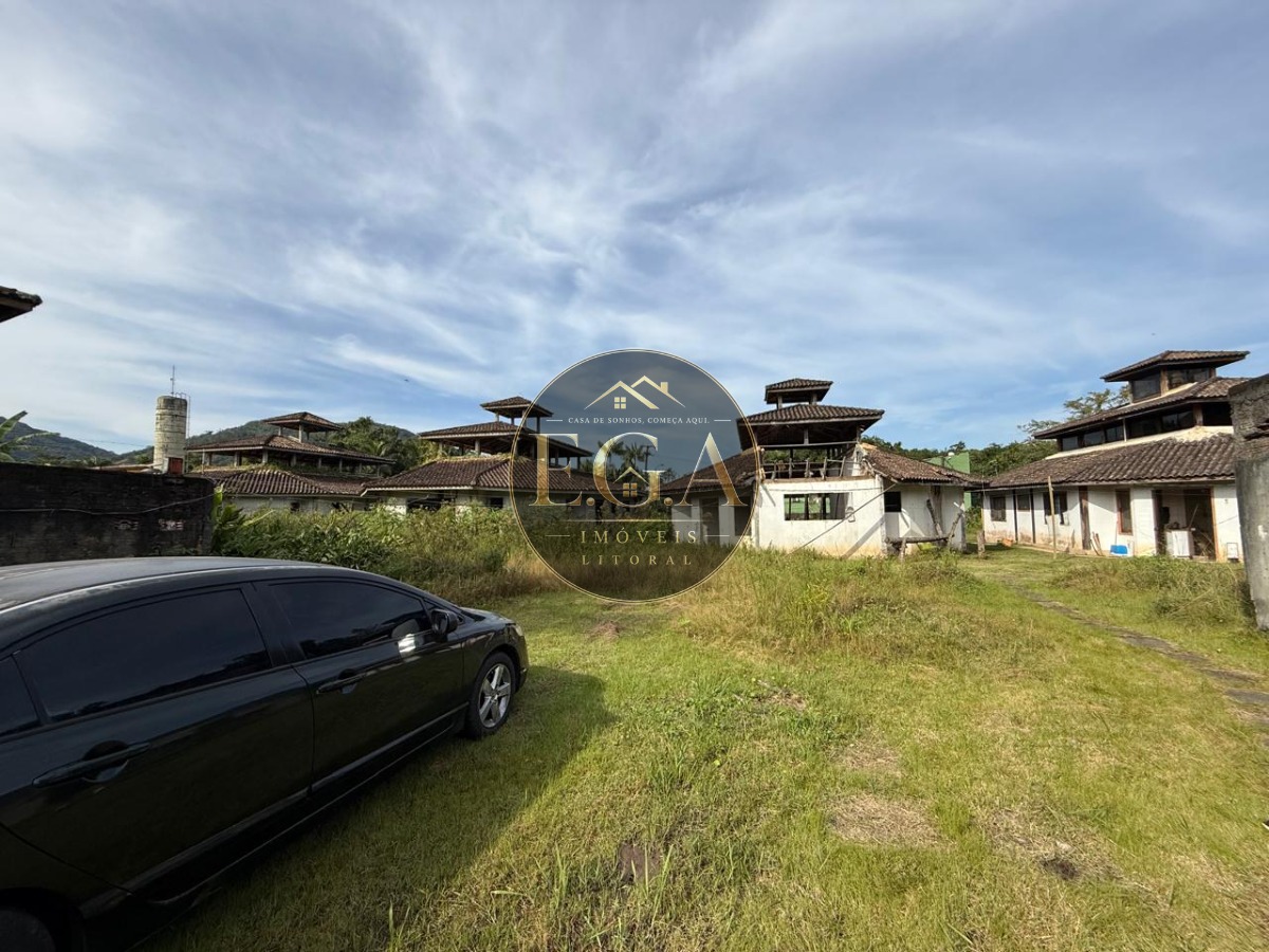 Área com 4,800m² com 07 casas a terminar camburi -sp