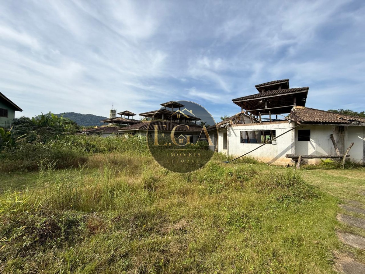 Área com 4,800m² com 07 casas a terminar camburi -sp