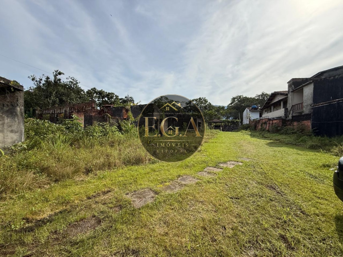 Área com 4,800m² com 07 casas a terminar camburi -sp