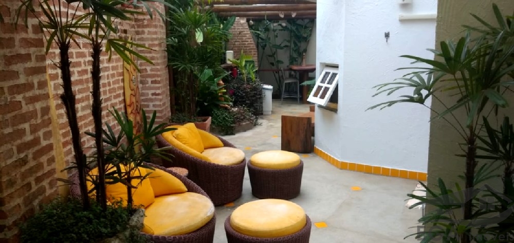 Casa avenda em condominio de alto padrão