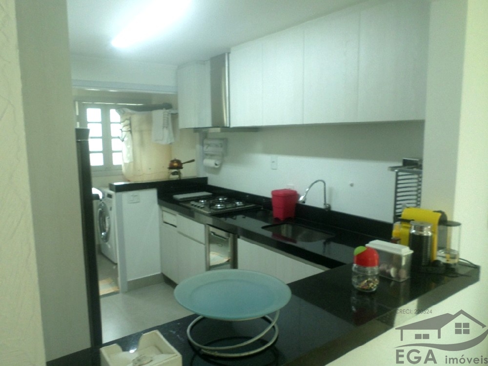 Casa avenda em condominio de alto padrão