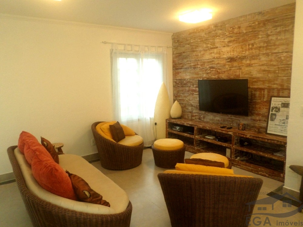 Casa avenda em condominio de alto padrão