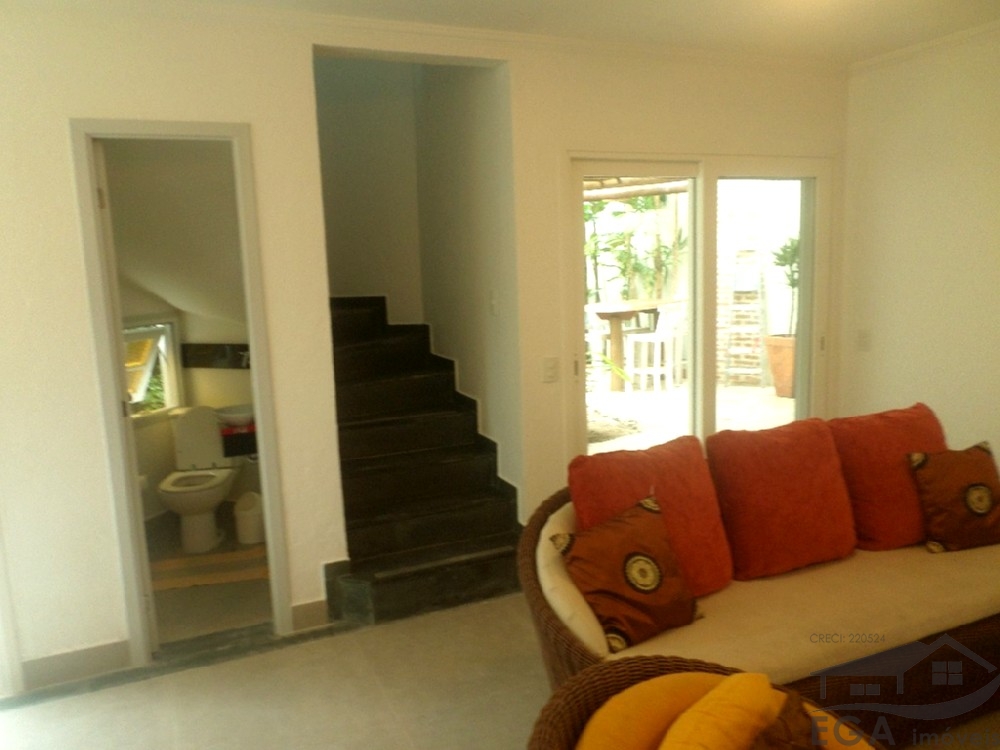 Casa avenda em condominio de alto padrão