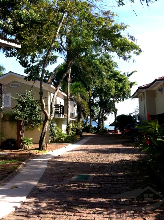Casa avenda em condominio de alto padrão