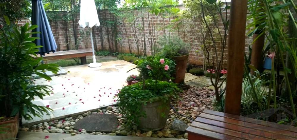 Casa avenda em condominio de alto padrão