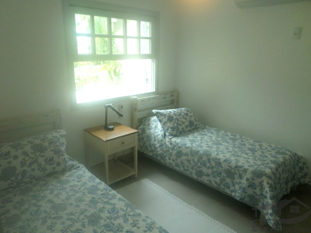 Casa avenda em condominio de alto padrão