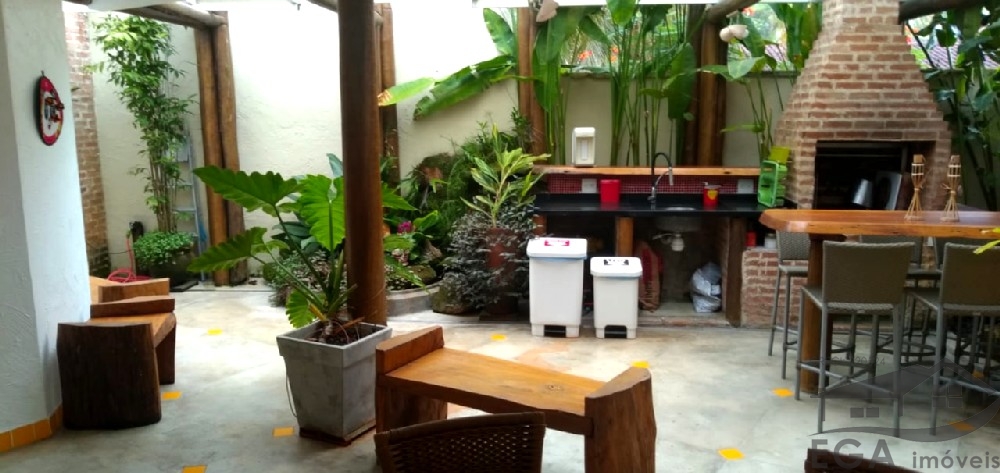 Casa avenda em condominio de alto padrão