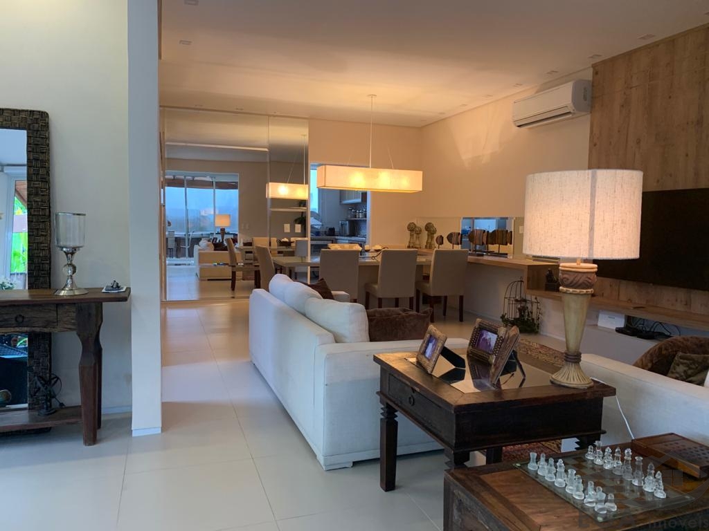 Casa Avenda Em Condominio de Alto Padrão
