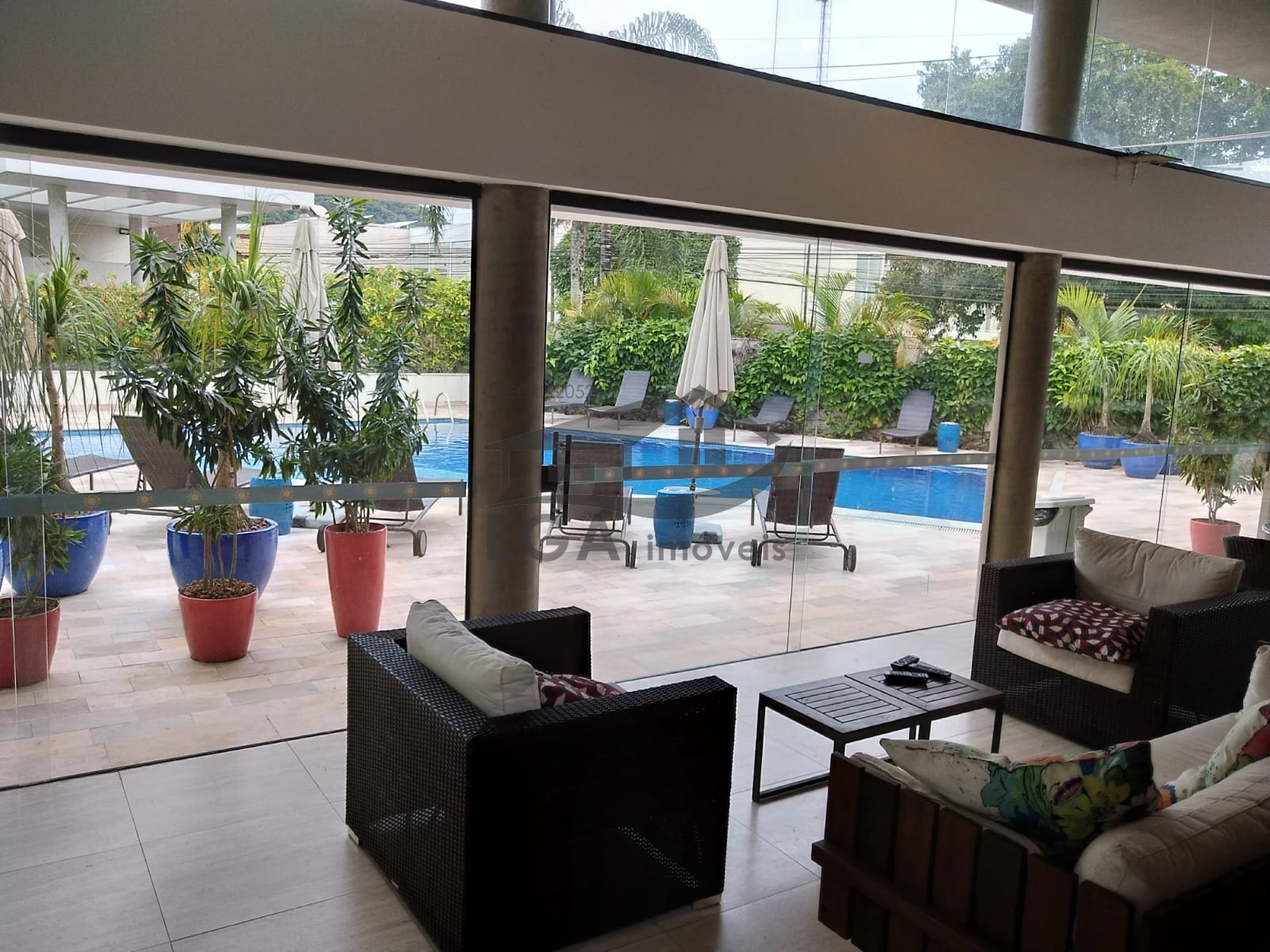 Casa em comd. Camburi alto padrão