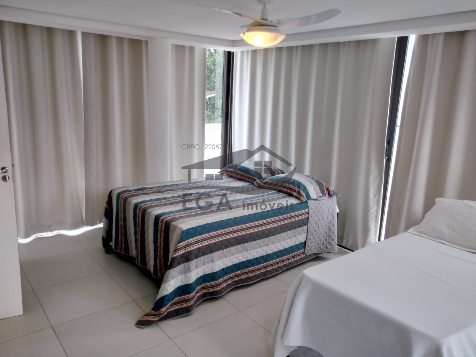 Casa em comd. Camburi alto padrão