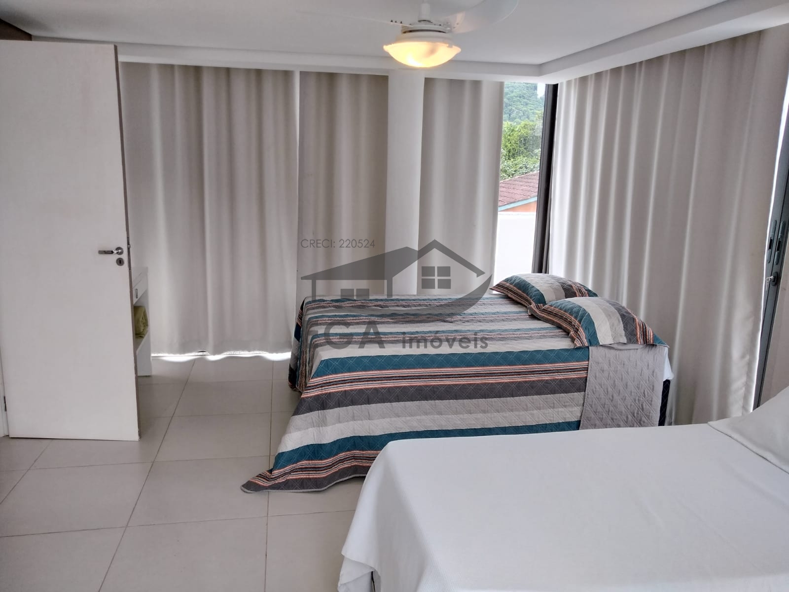 Casa em comd. Camburi alto padrão