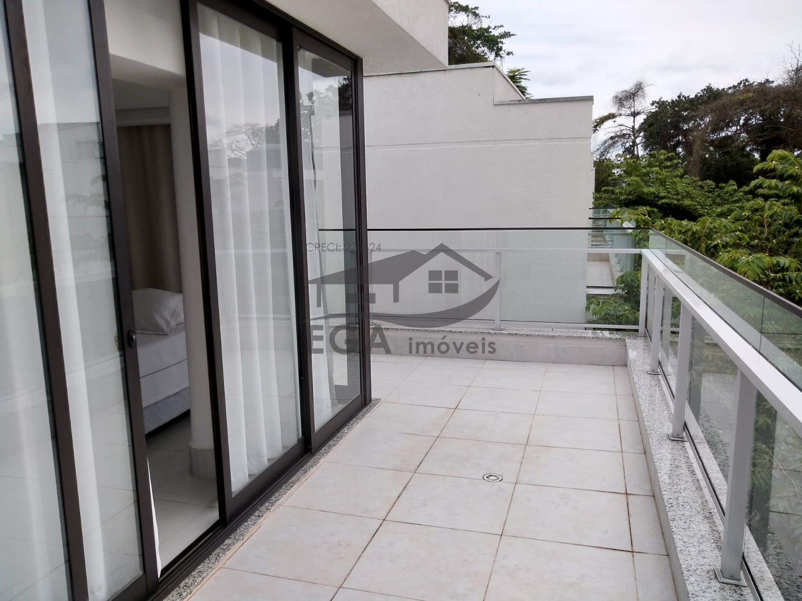 Casa em comd. Camburi alto padrão