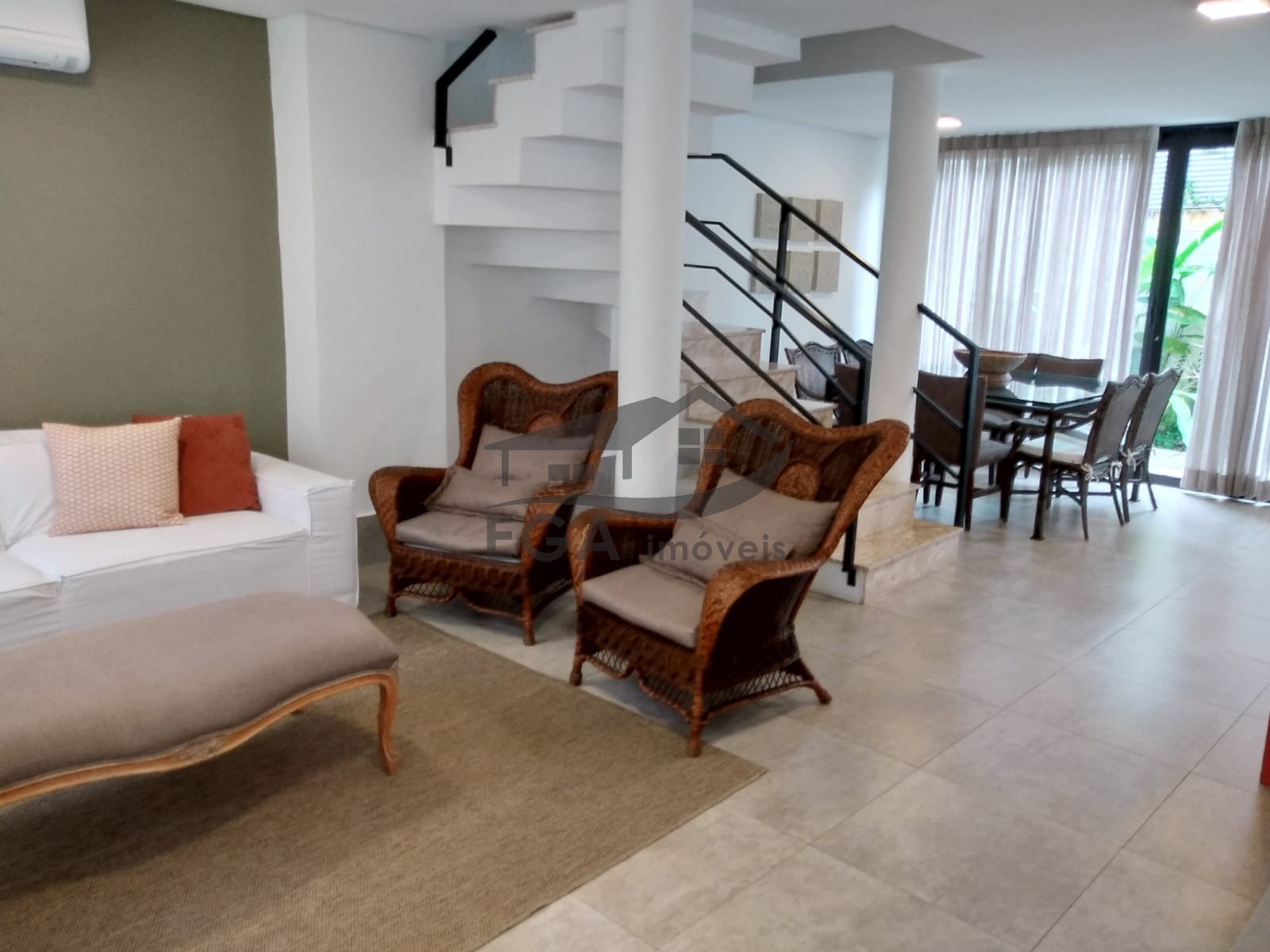 Casa em comd. Camburi alto padrão
