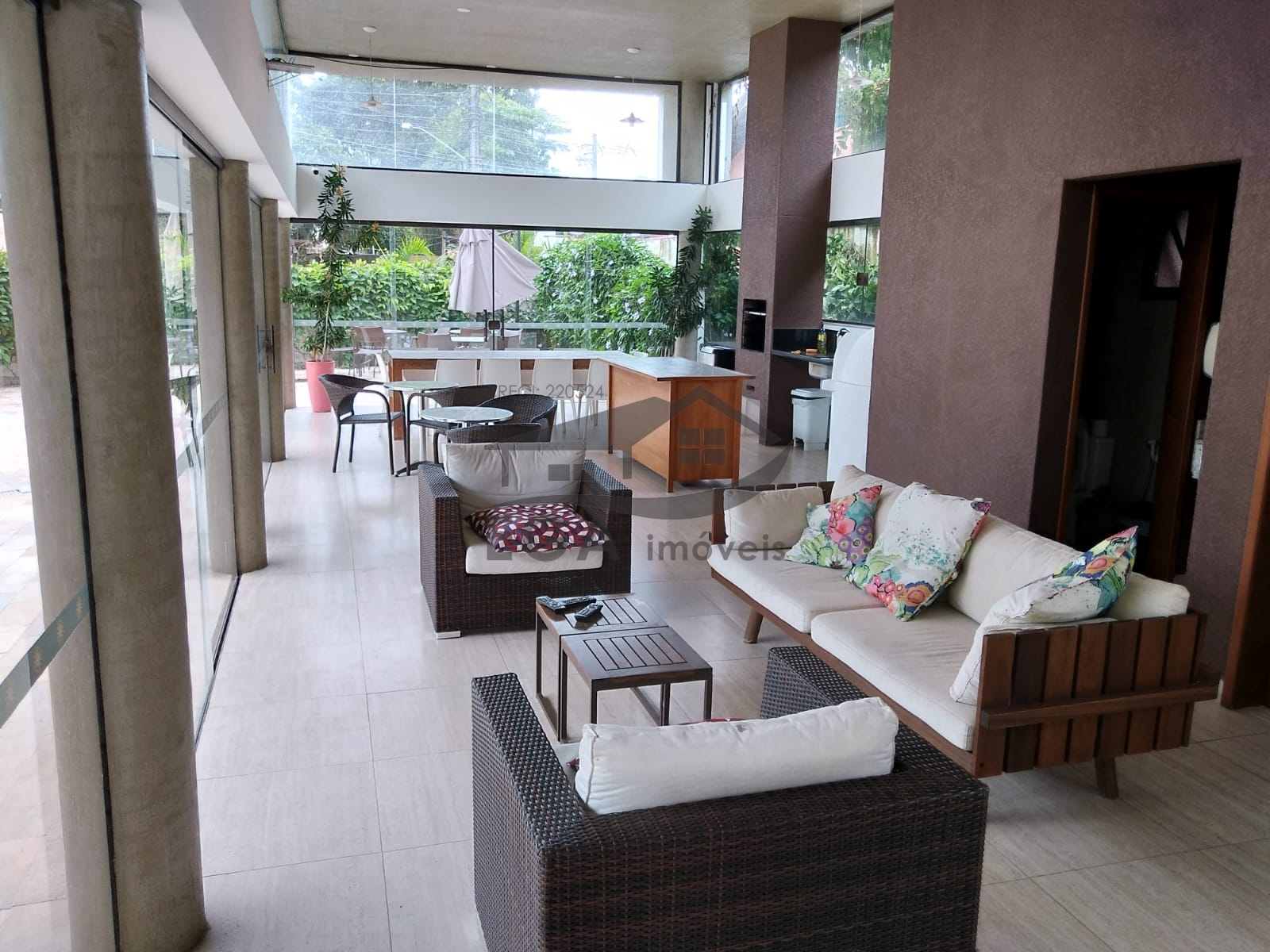 Casa em comd. Camburi alto padrão
