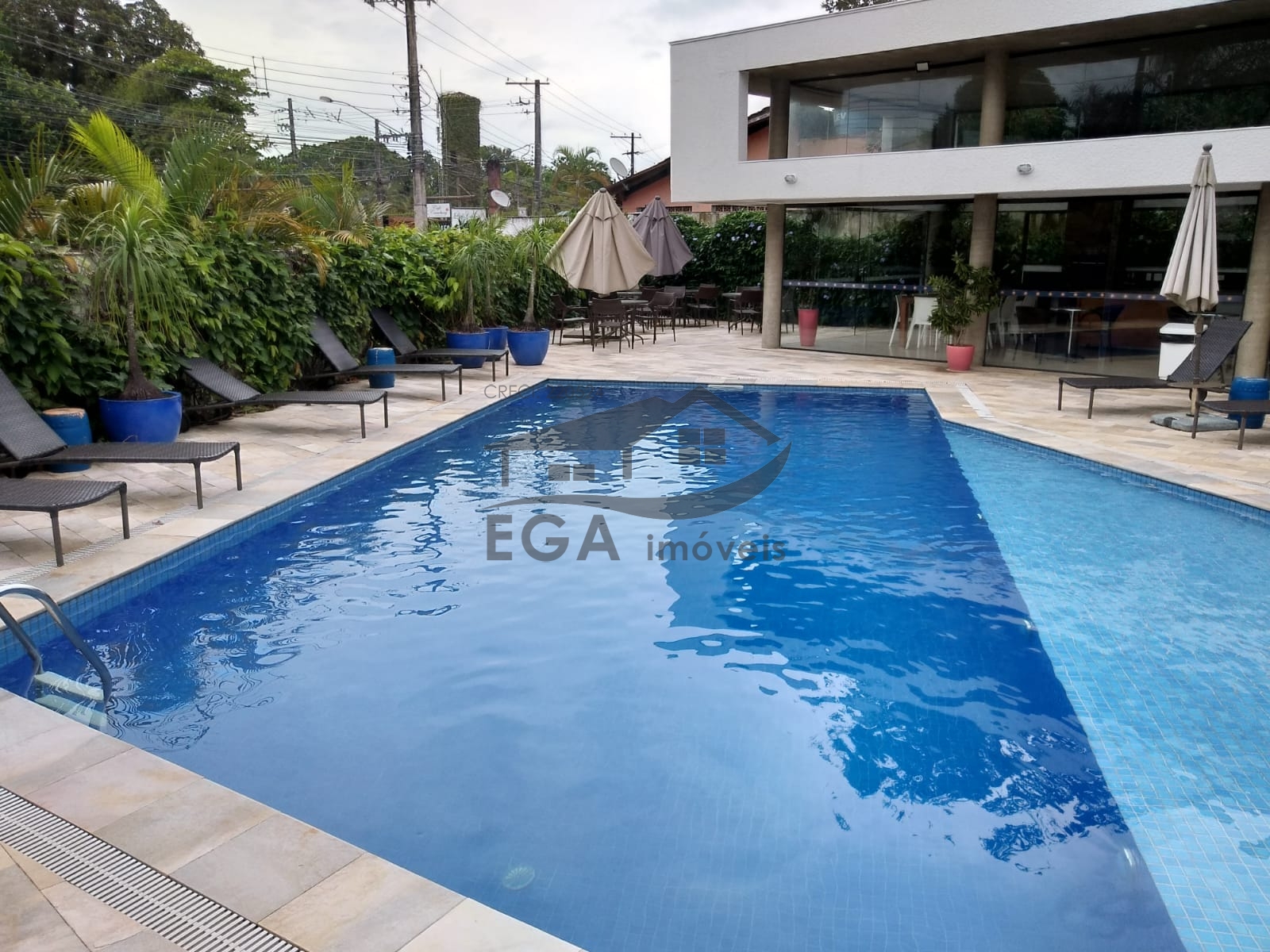 Casa em comd. Camburi alto padrão