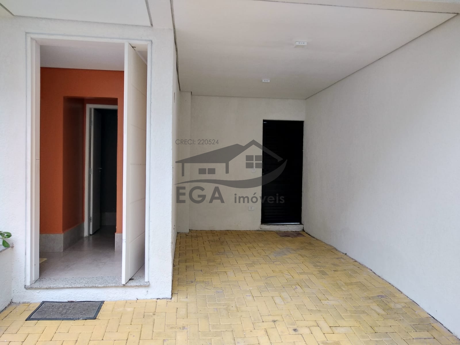 Casa em comd. Camburi alto padrão
