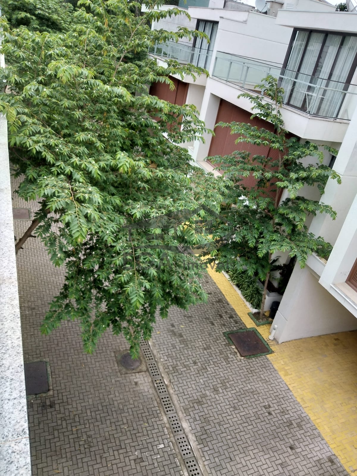 Casa em comd. Camburi alto padrão