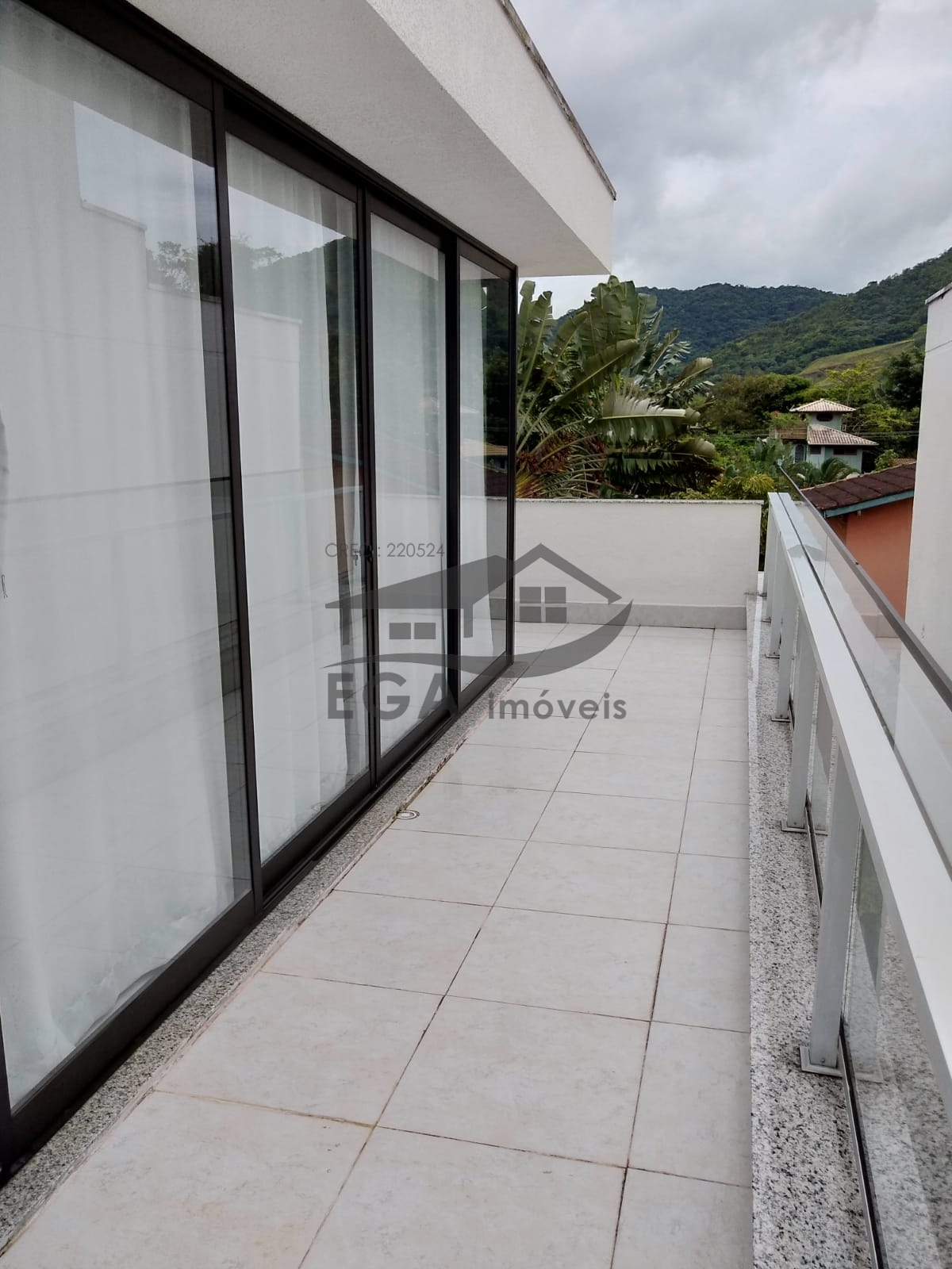 Casa em comd. Camburi alto padrão