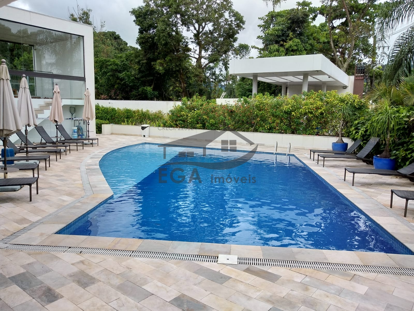 Casa em comd. Camburi alto padrão