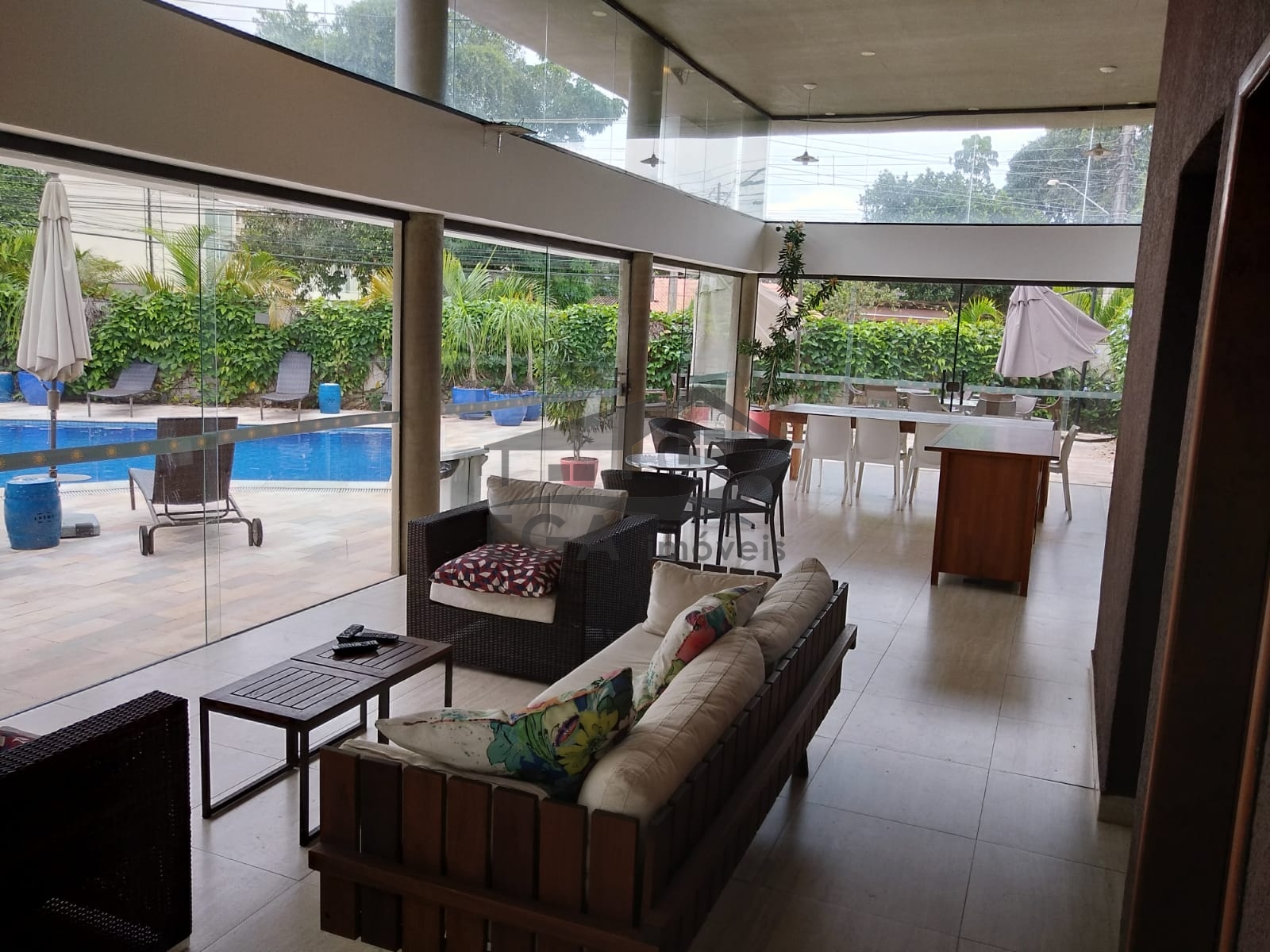 Casa em comd. Camburi alto padrão