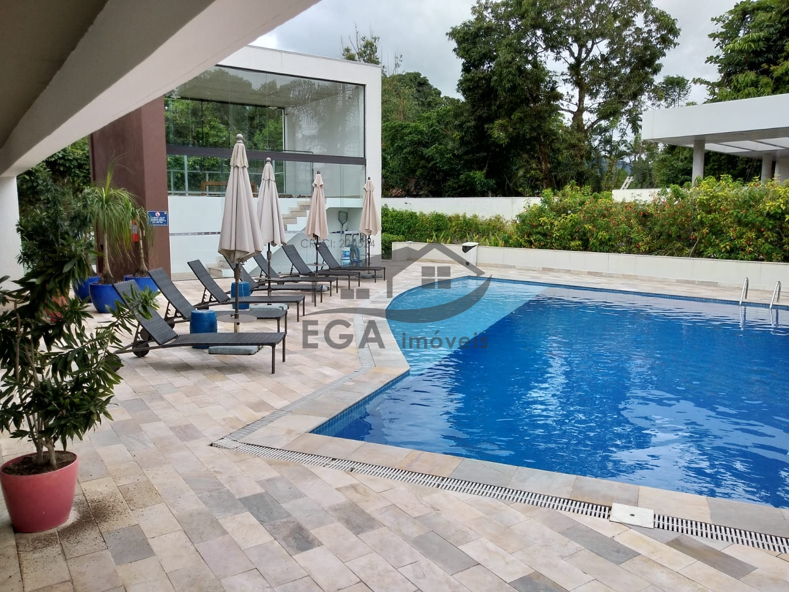 Casa em comd. Camburi alto padrão