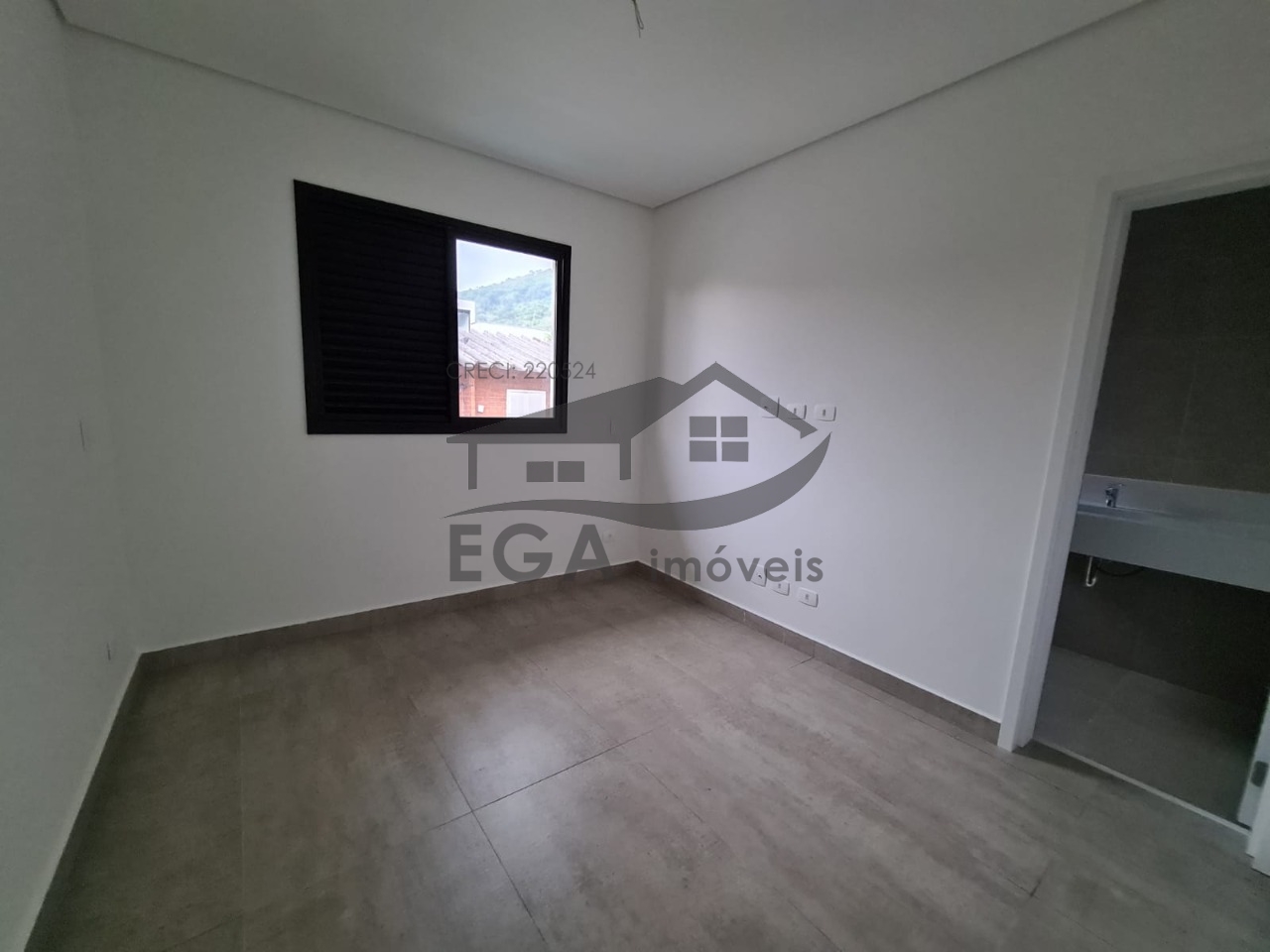Casa em Cond. Recém Lançado a Menos de 100 da Praia...