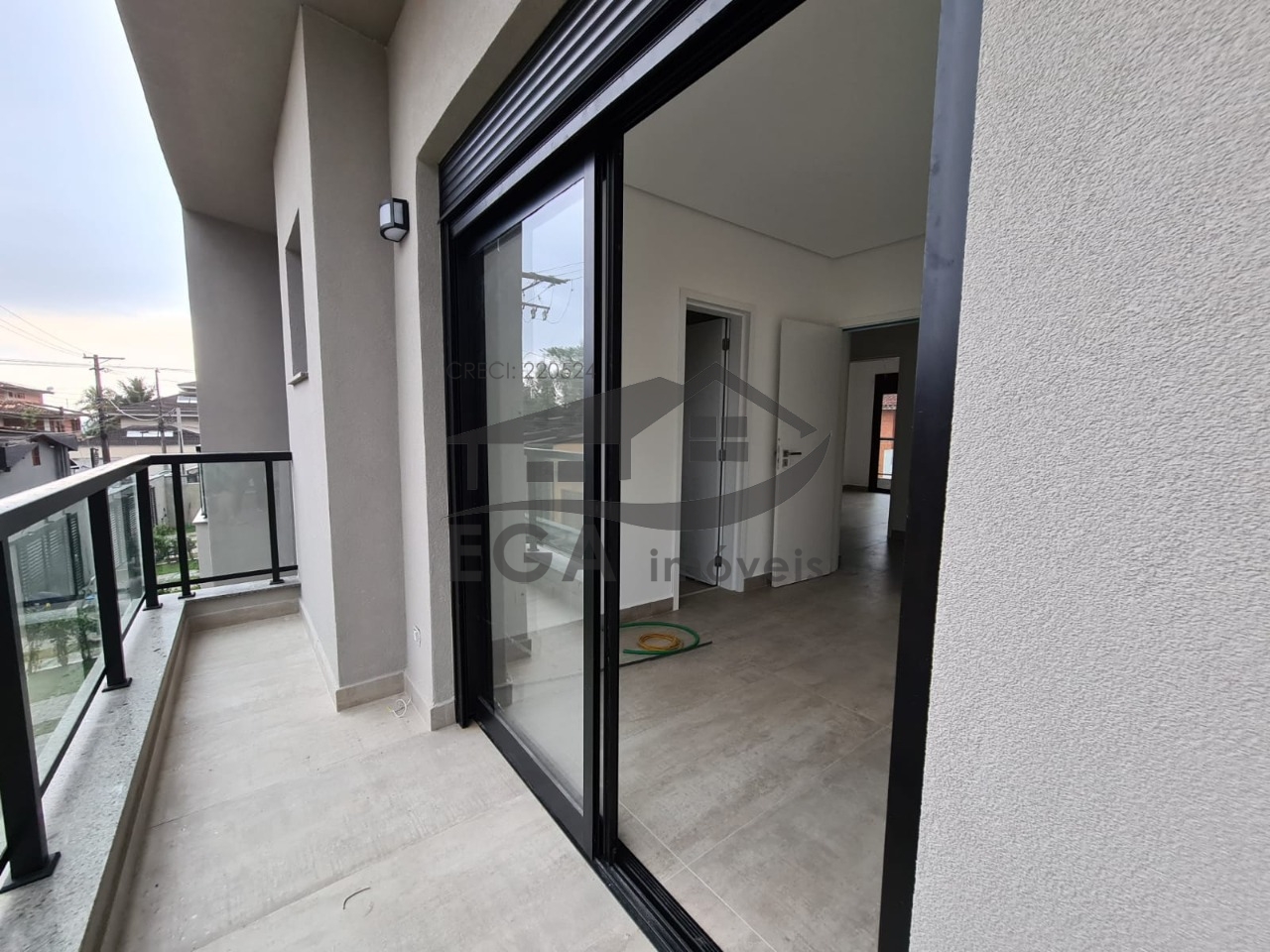 Casa em Cond. Recém Lançado a Menos de 100 da Praia...