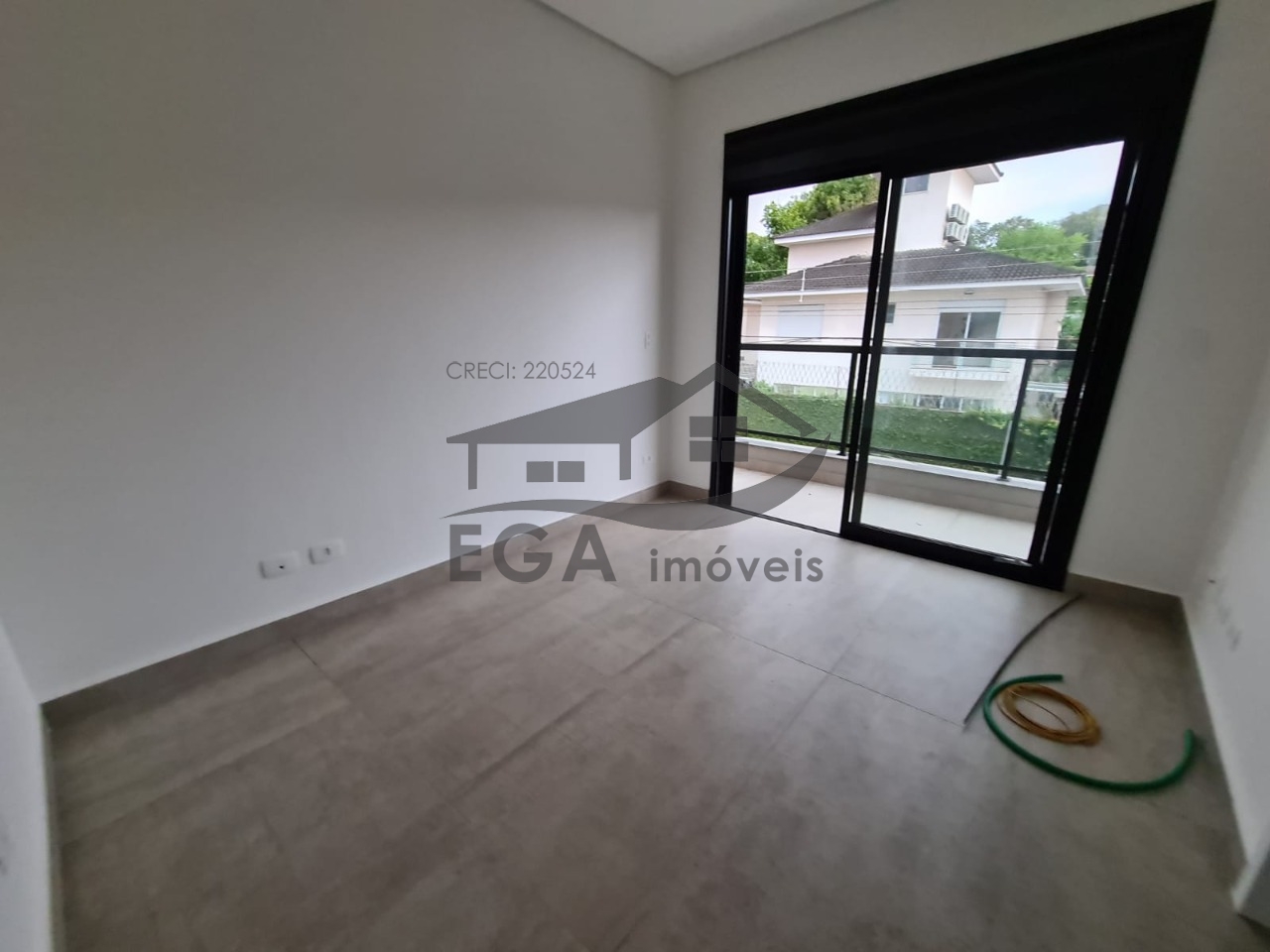Casa em Cond. Recém Lançado a Menos de 100 da Praia...