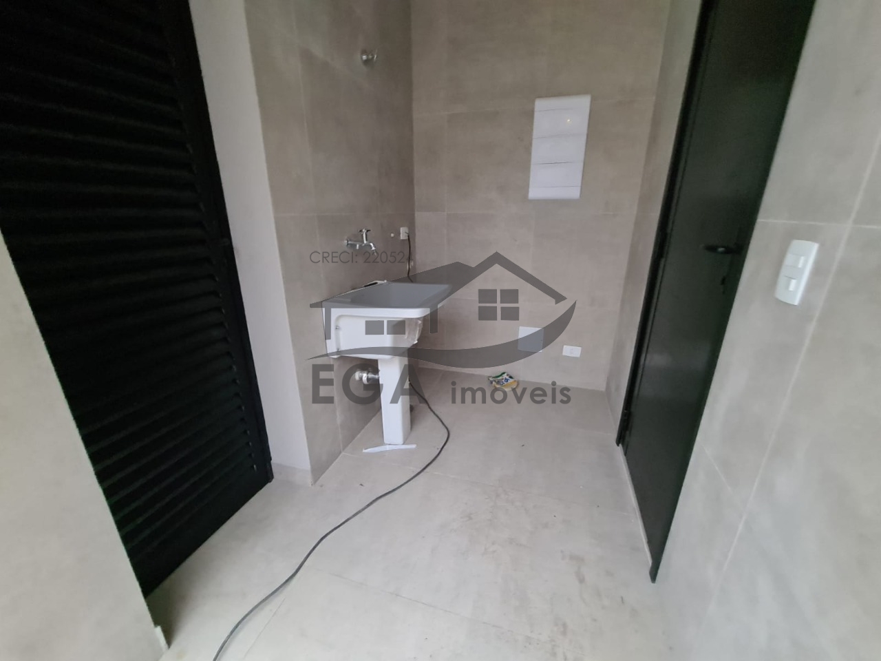 Casa em Cond. Recém Lançado a Menos de 100 da Praia...