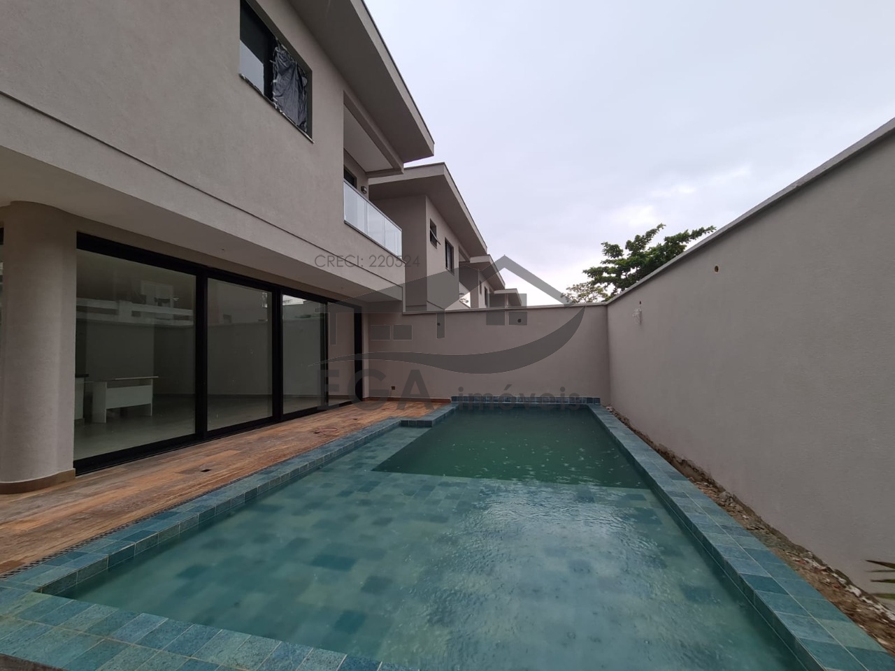 Casa em Cond. Recém Lançado a Menos de 100 da Praia...