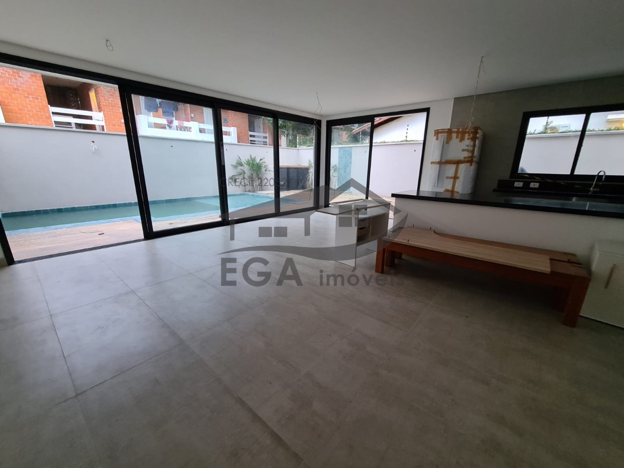 Casa em Cond. Recém Lançado a Menos de 100 da Praia...