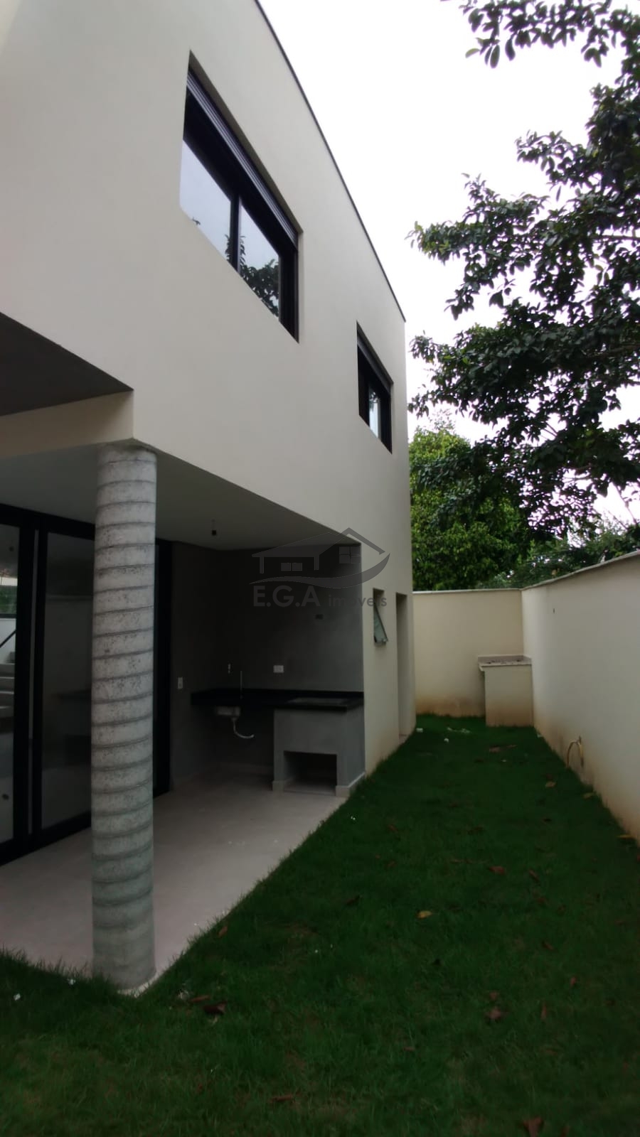 Casa em condomínio em boiçucanga