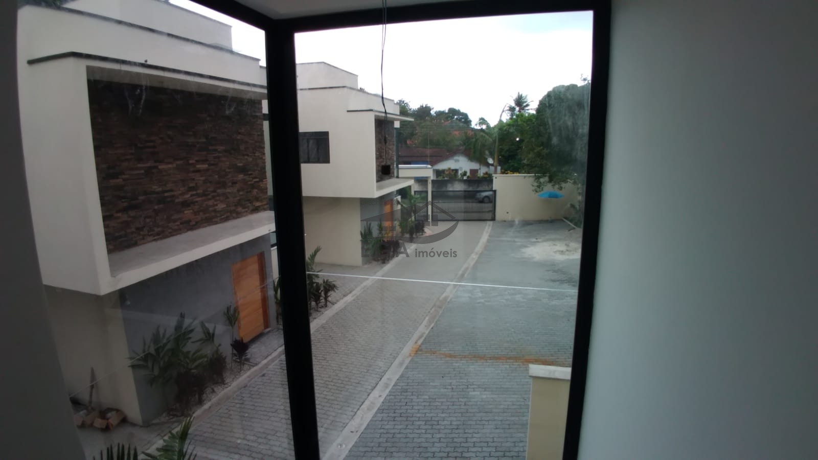 Casa em condomínio em boiçucanga