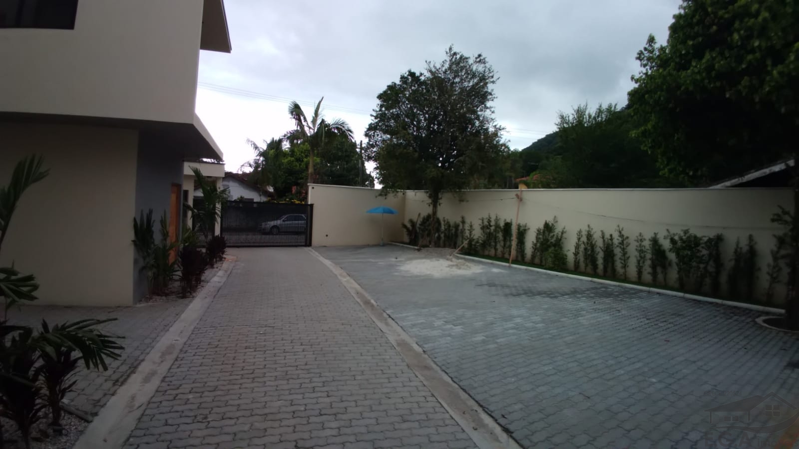 Casa em condomínio em boiçucanga