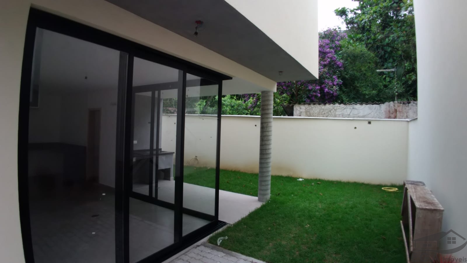 Casa em condomínio em boiçucanga