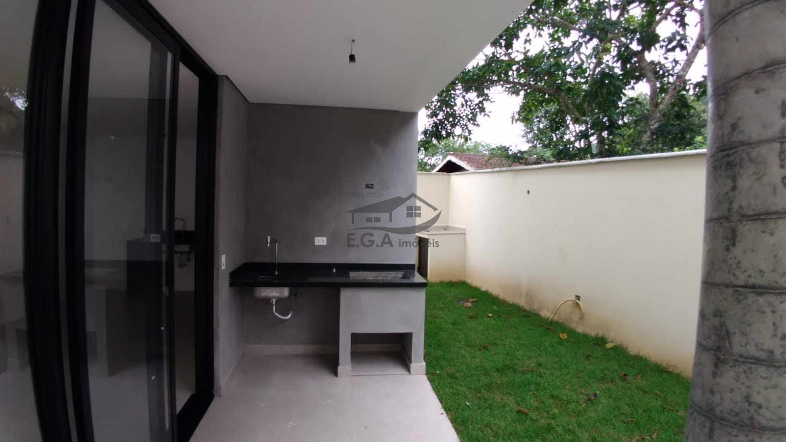 Casa em condomínio em boiçucanga