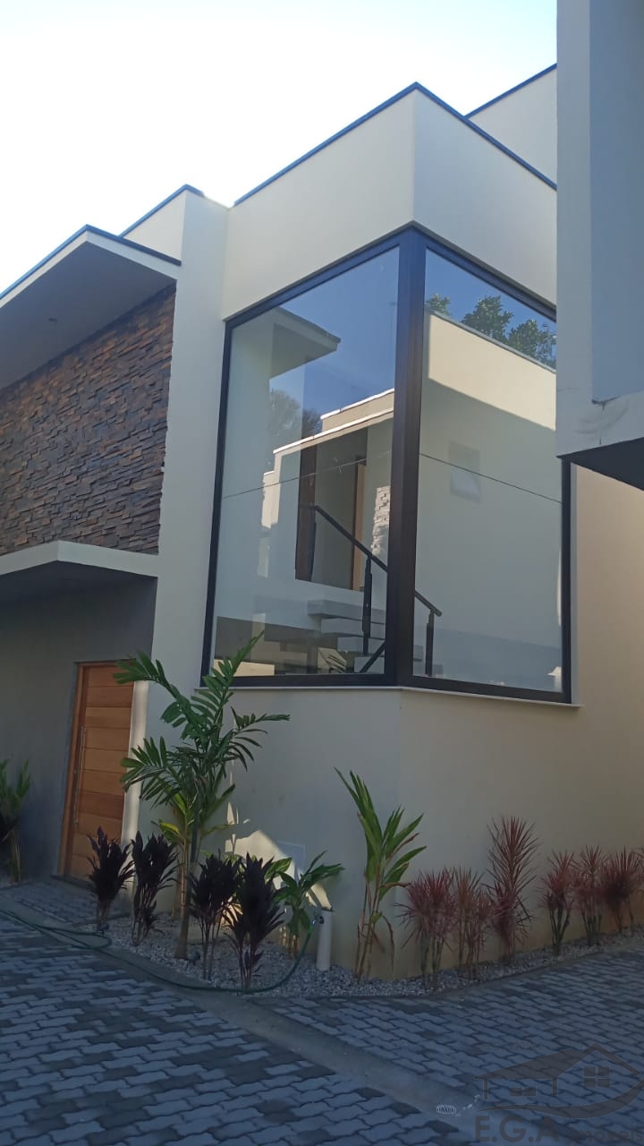 Casa em condomínio em boiçucanga