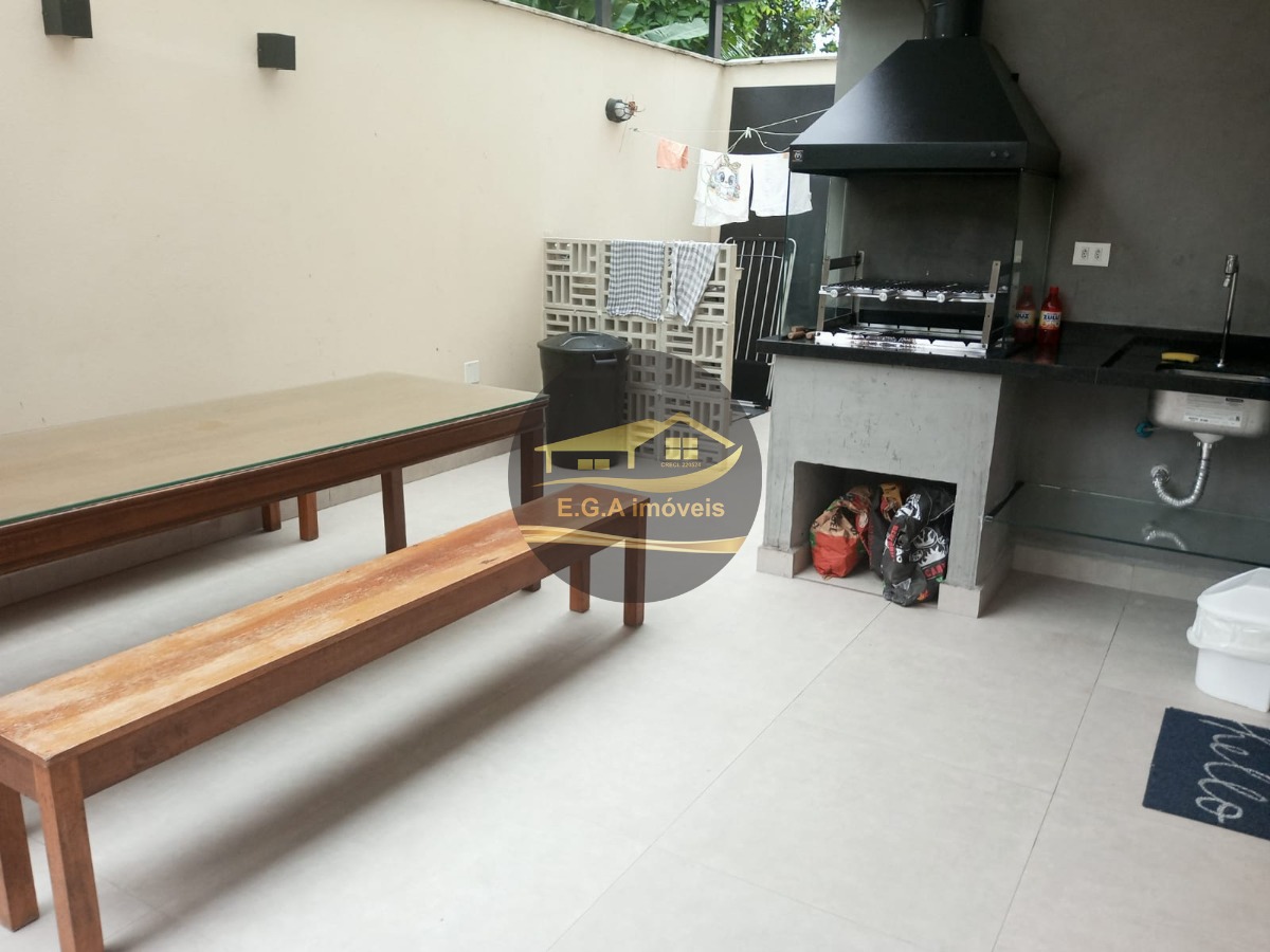Casa em condomínio em boiçucanga