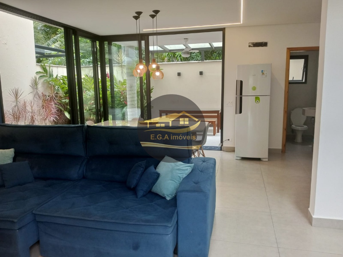 Casa em condomínio em boiçucanga