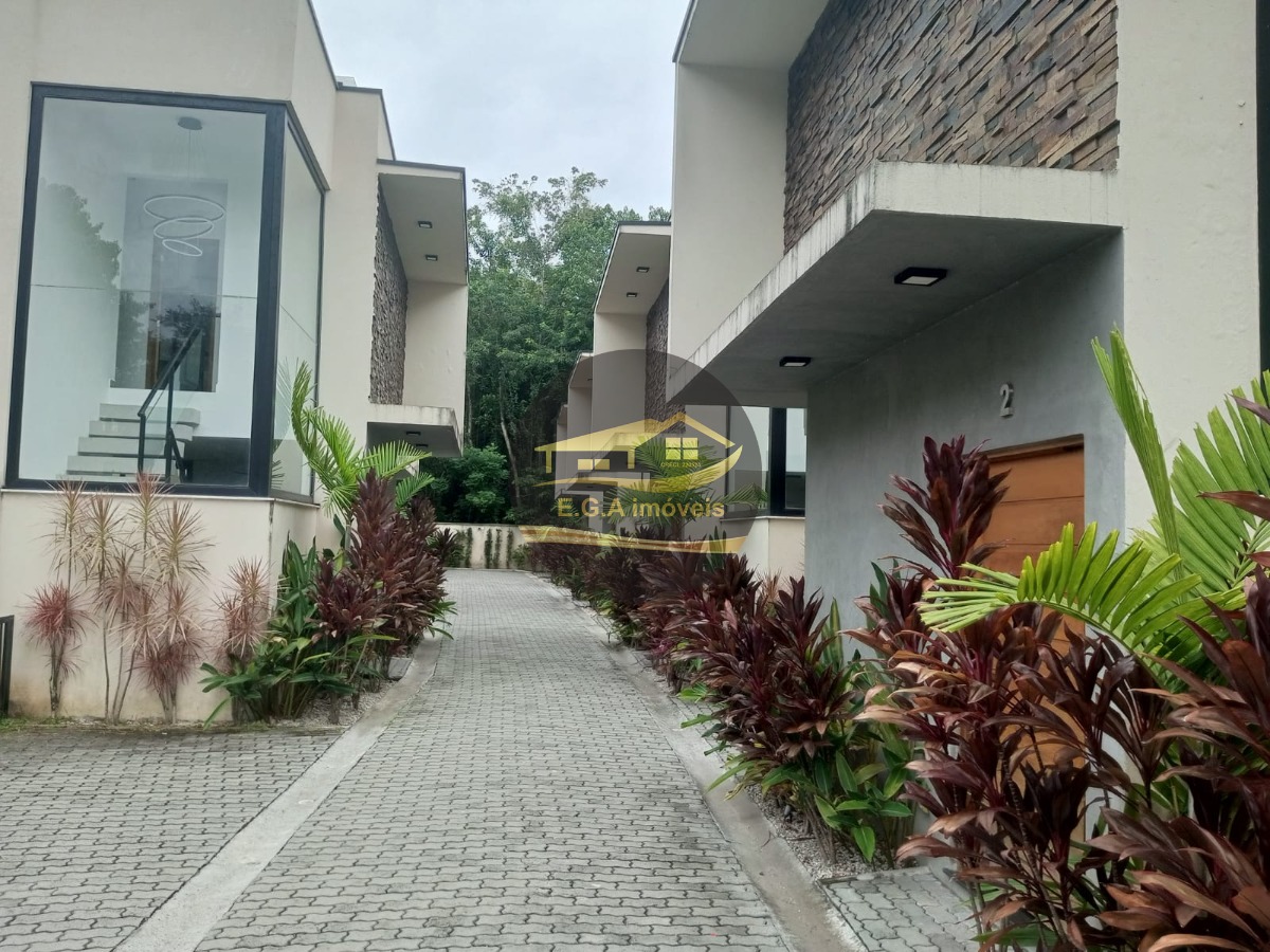 Casa em condomínio em boiçucanga
