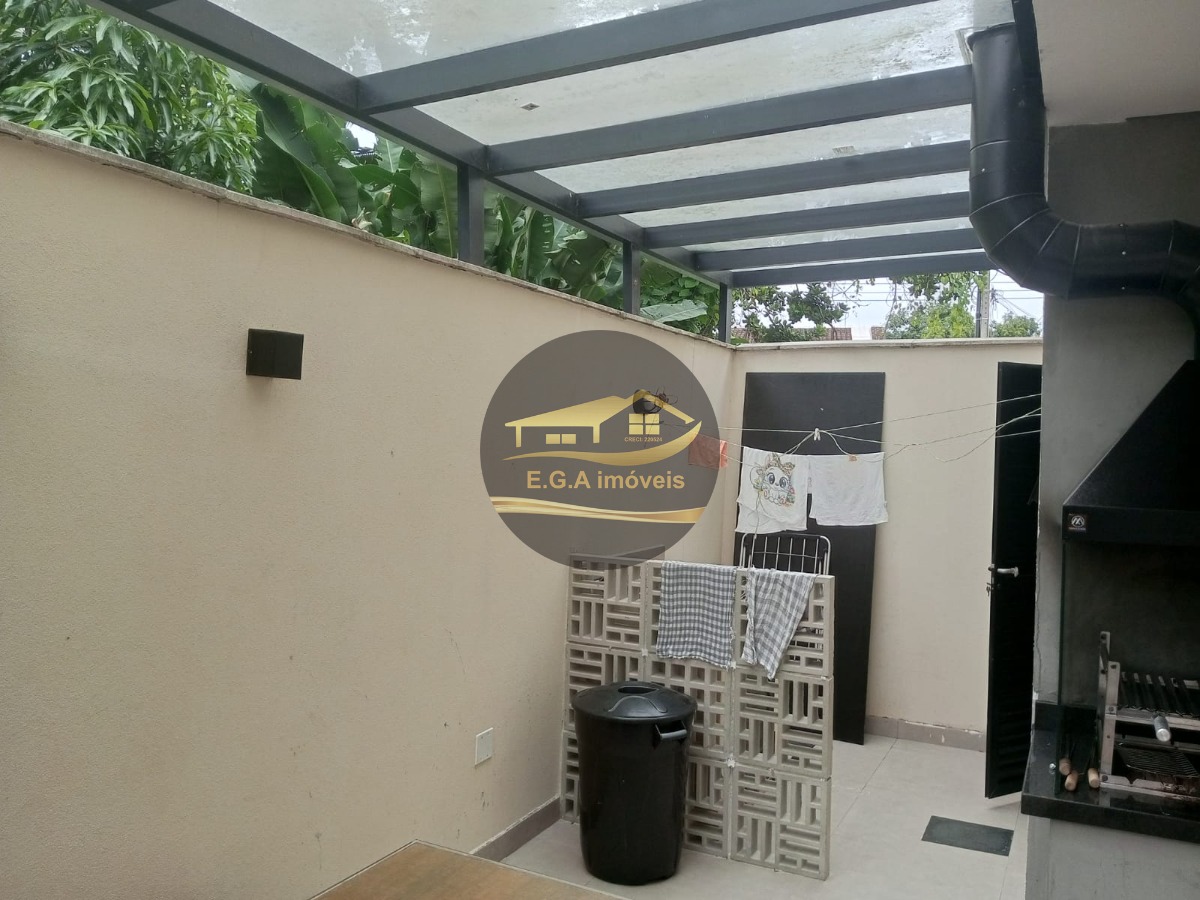 Casa em condomínio em boiçucanga